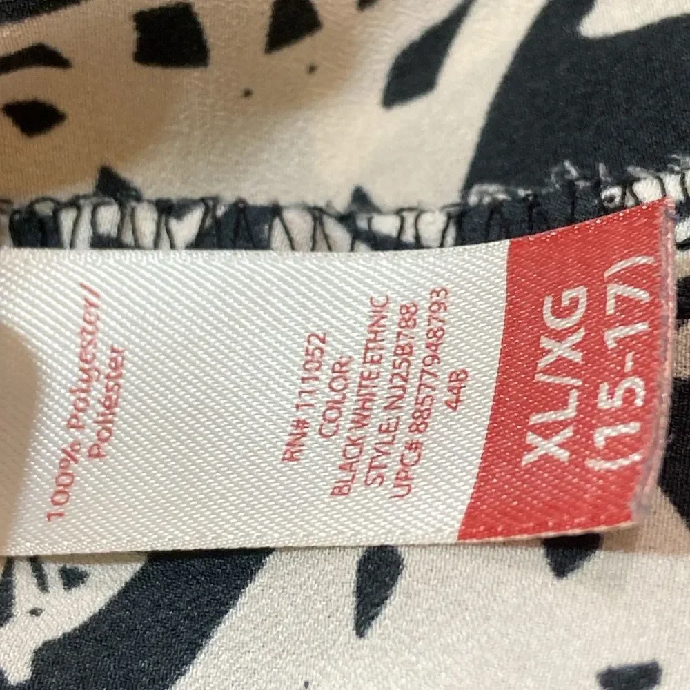No Boundaries Black And Ivory Patterned Women's Shorts Size XL (15-17)